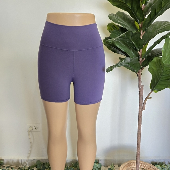 Vuori AllTheFeels Short 4" Women Size S Gym Sporty Lilac Color - Picture 4 of 10